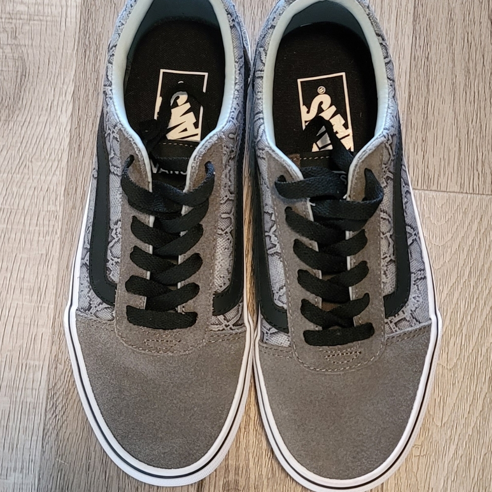 Women's Vans Ward Deluxe size 7